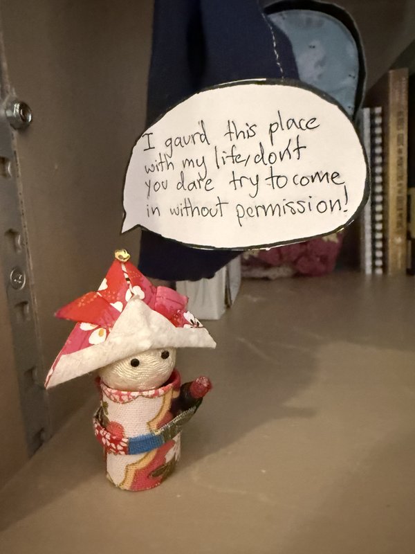 The samurai guardian with a warning speech bubble